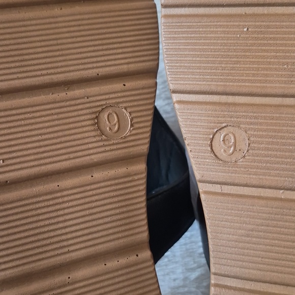 Corkys Black Floral Thong Sandals So Delish Size 9 New - Picture 5 of 7